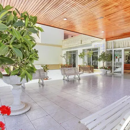 Eldorado In Playa De Americas Near The Apartman *